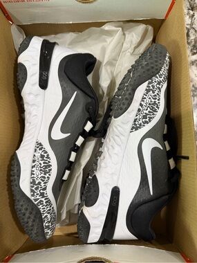 Nike Black/White W Alpha Huarache ELT 4 Turfs Shoes